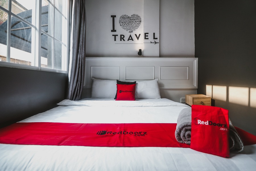 RedDoorz Near Lokasari Square Jakarta