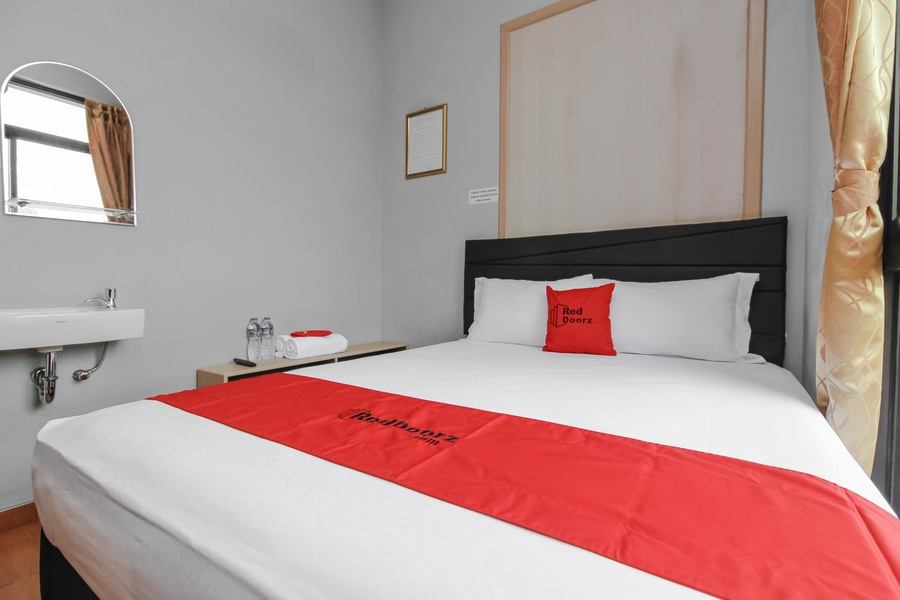 RedDoorz near Manggarai Station 2