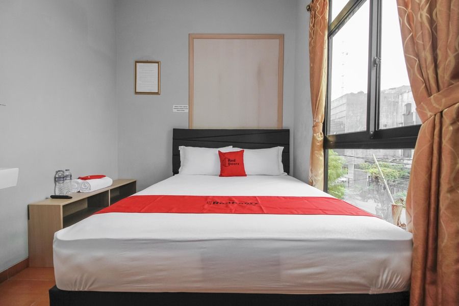 RedDoorz near Manggarai Station 2