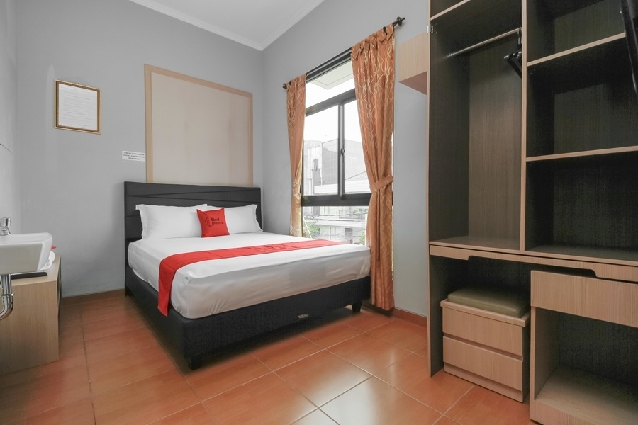 RedDoorz near Manggarai Station 2