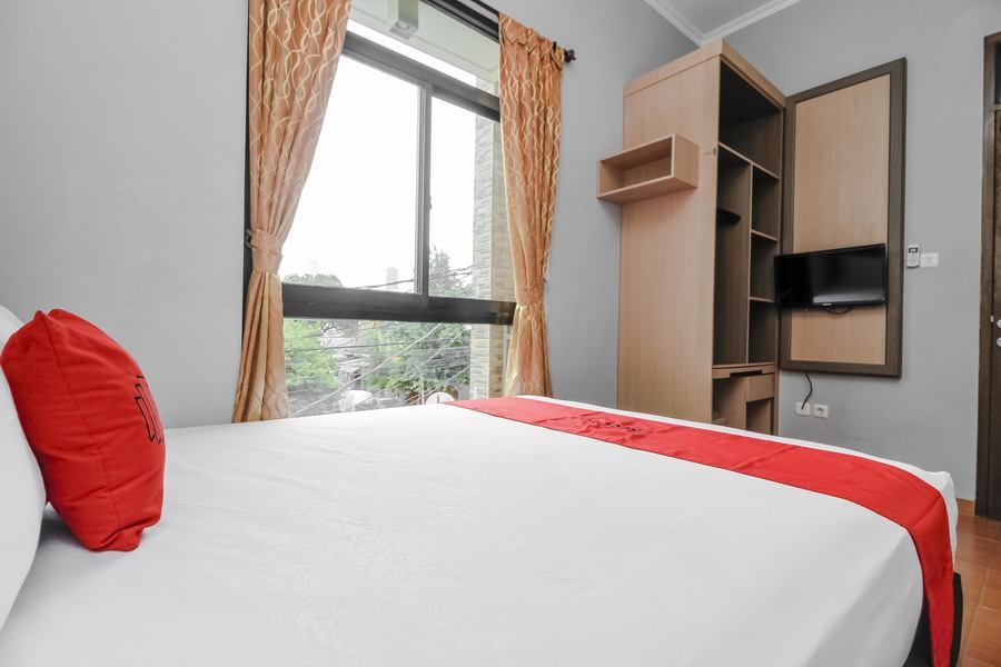 RedDoorz near Manggarai Station 2