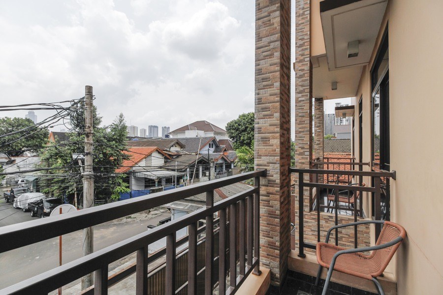 RedDoorz near Manggarai Station 2