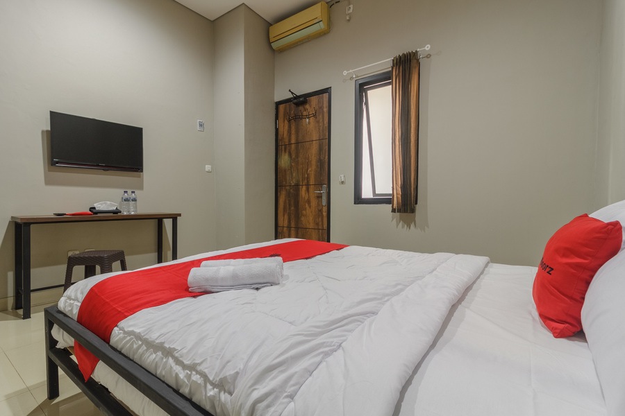 RedDoorz Near Puri Indah Mall