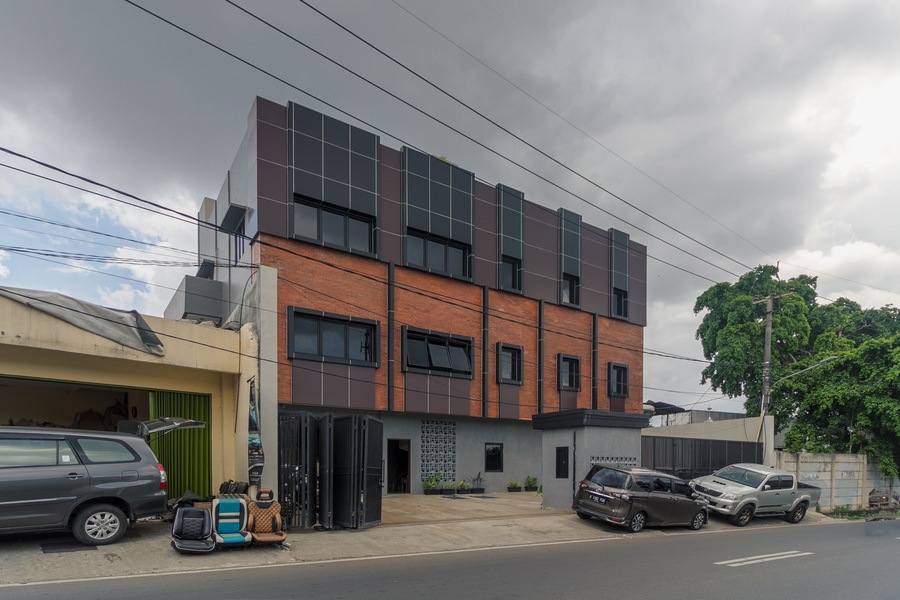RedDoorz Near Puri Indah Mall