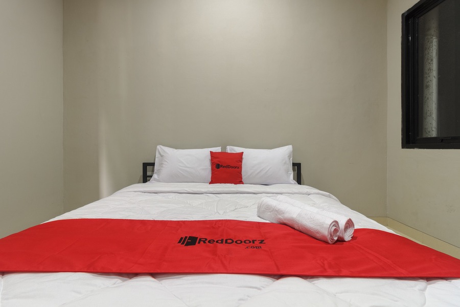 RedDoorz Near Puri Indah Mall