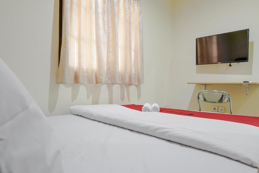 RedDoorz Near Roxy Mall Jakarta