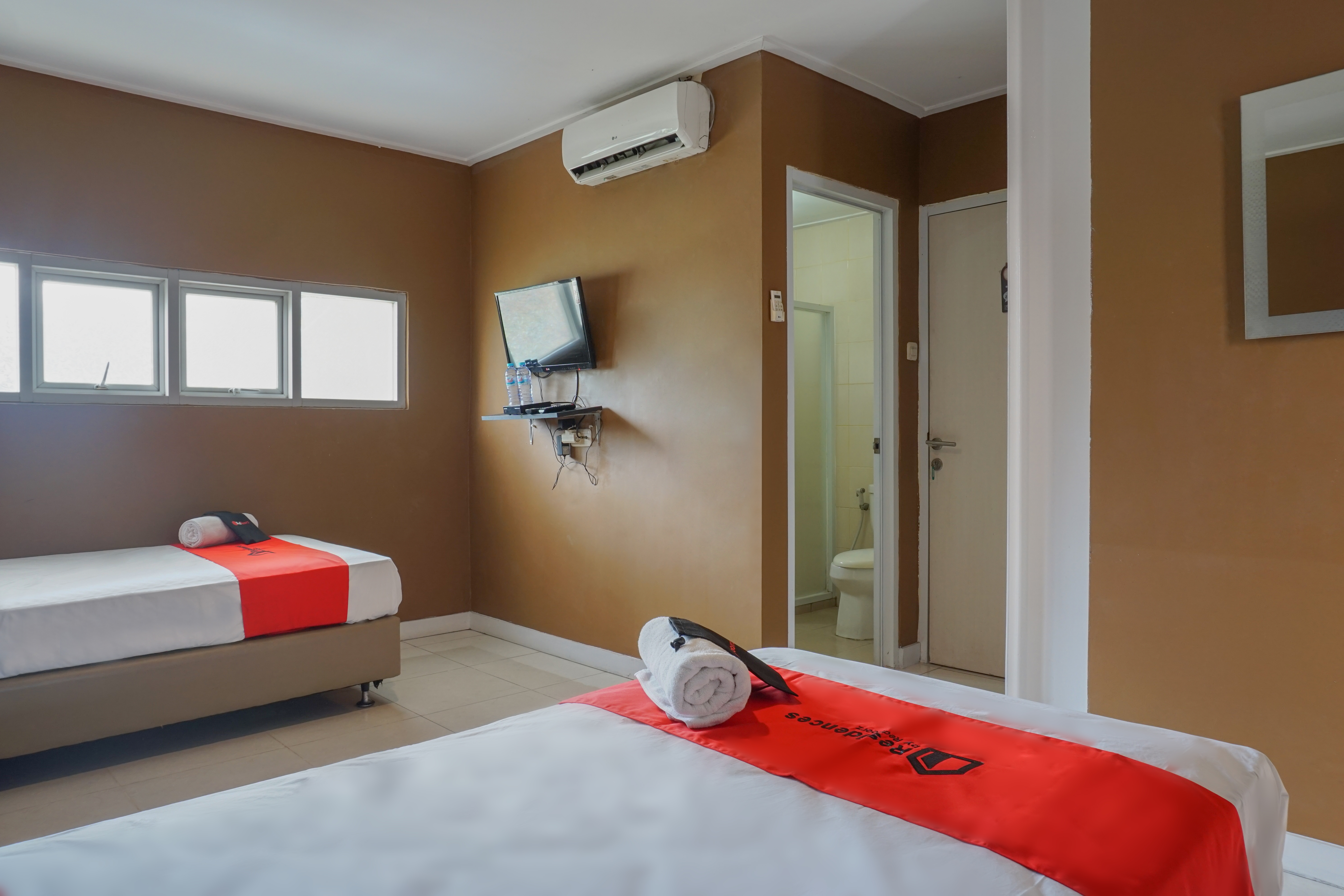 RedDoorz Near Setiabudi One Mall