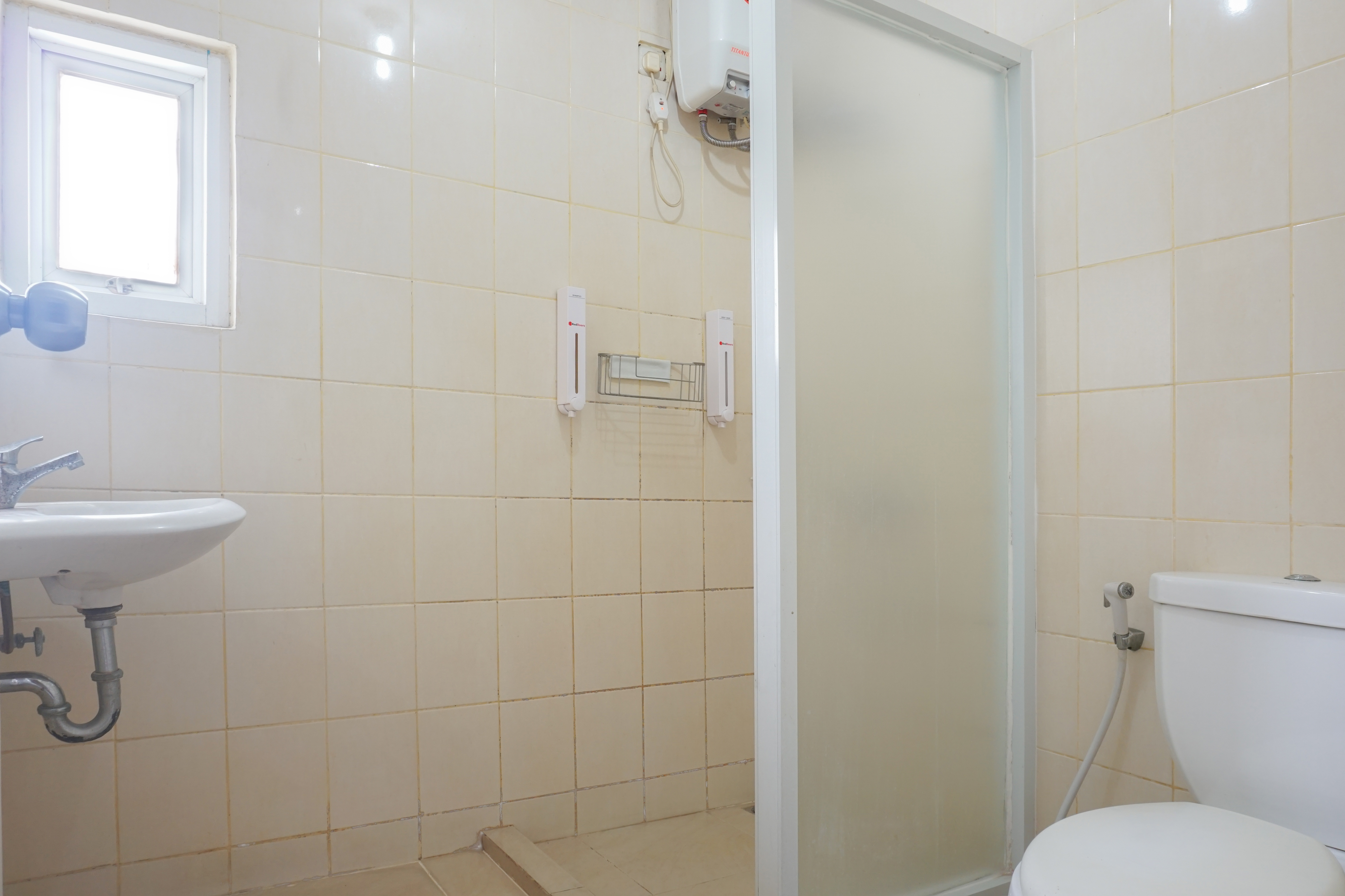 RedDoorz Near Setiabudi One Mall