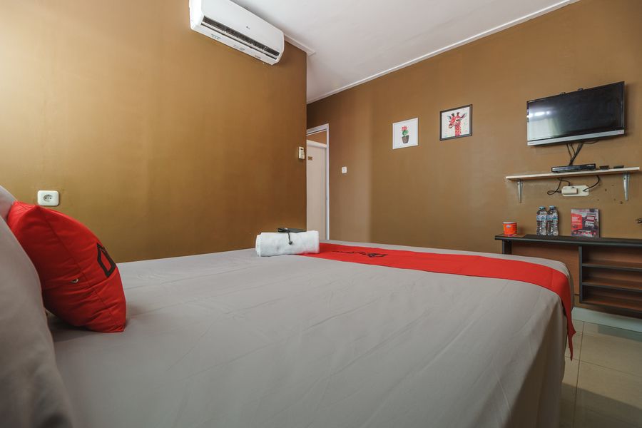 RedDoorz Near Setiabudi One Mall