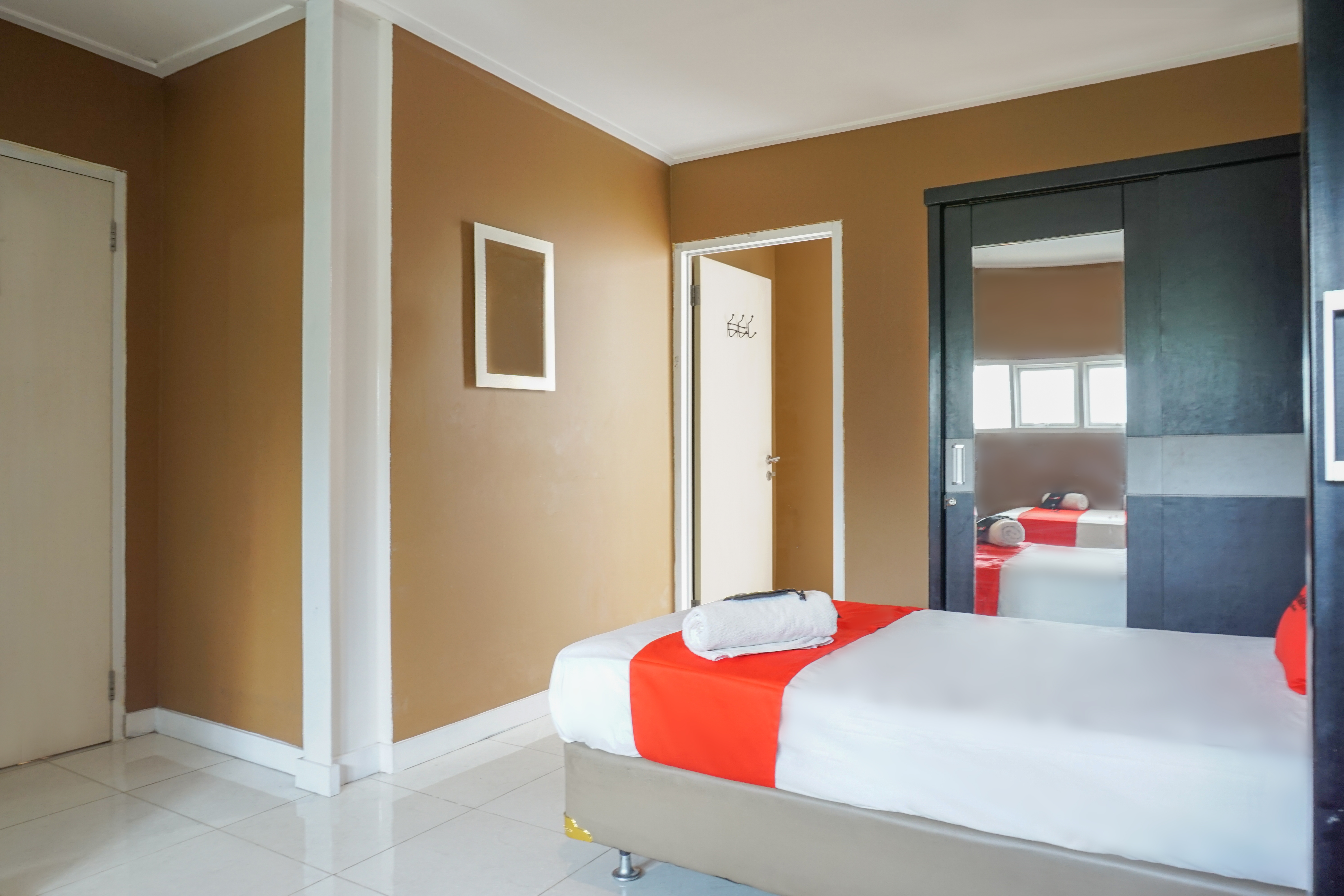 RedDoorz Near Setiabudi One Mall