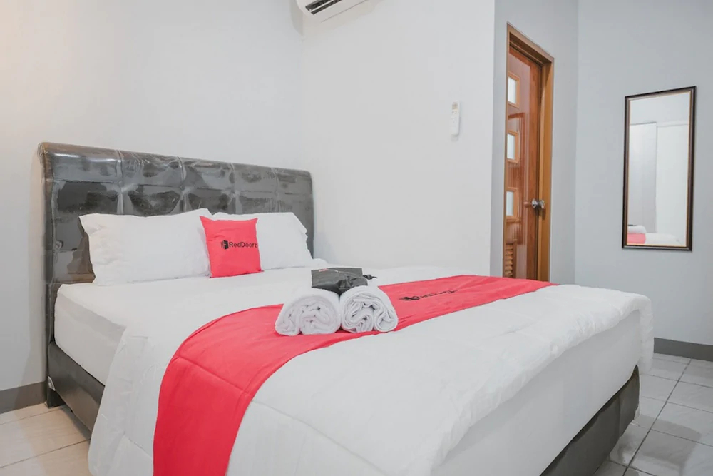 RedDoorz Near Siloam Hospital Kebon Jeruk