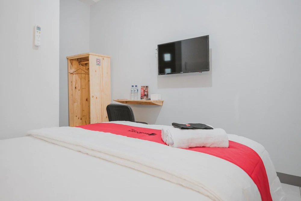 RedDoorz Near Siloam Hospital Kebon Jeruk