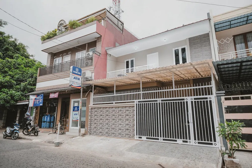 RedDoorz Near Siloam Hospital Kebon Jeruk