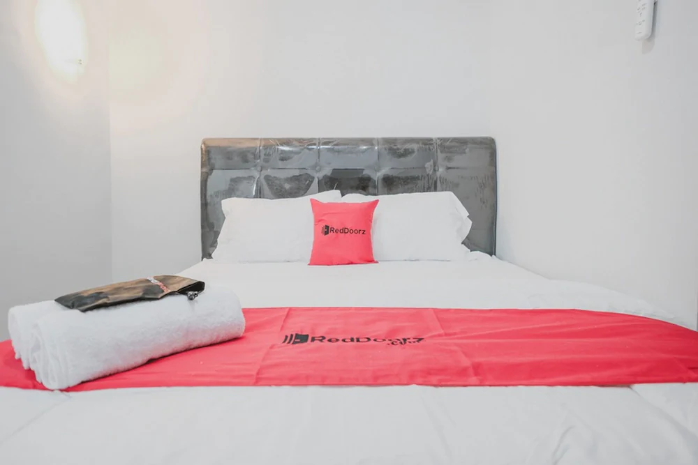 RedDoorz Near Siloam Hospital Kebon Jeruk