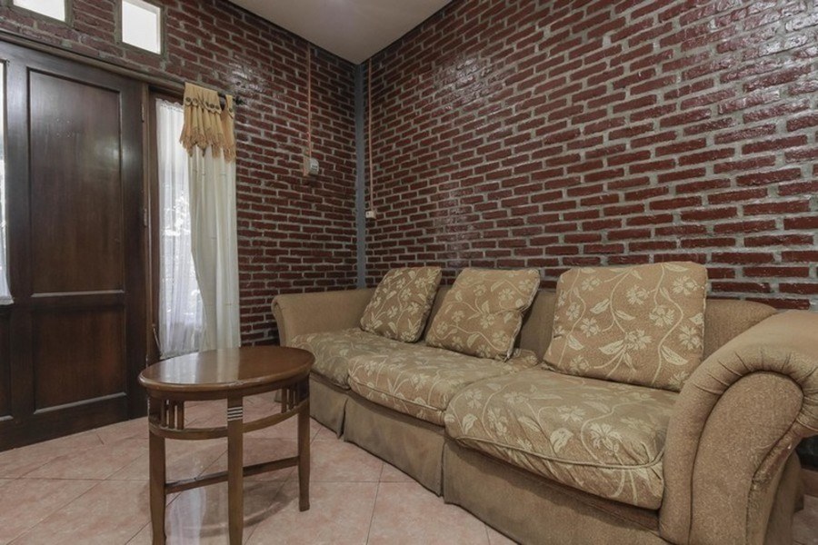 RedDoorz Plus @ Ampera Raya