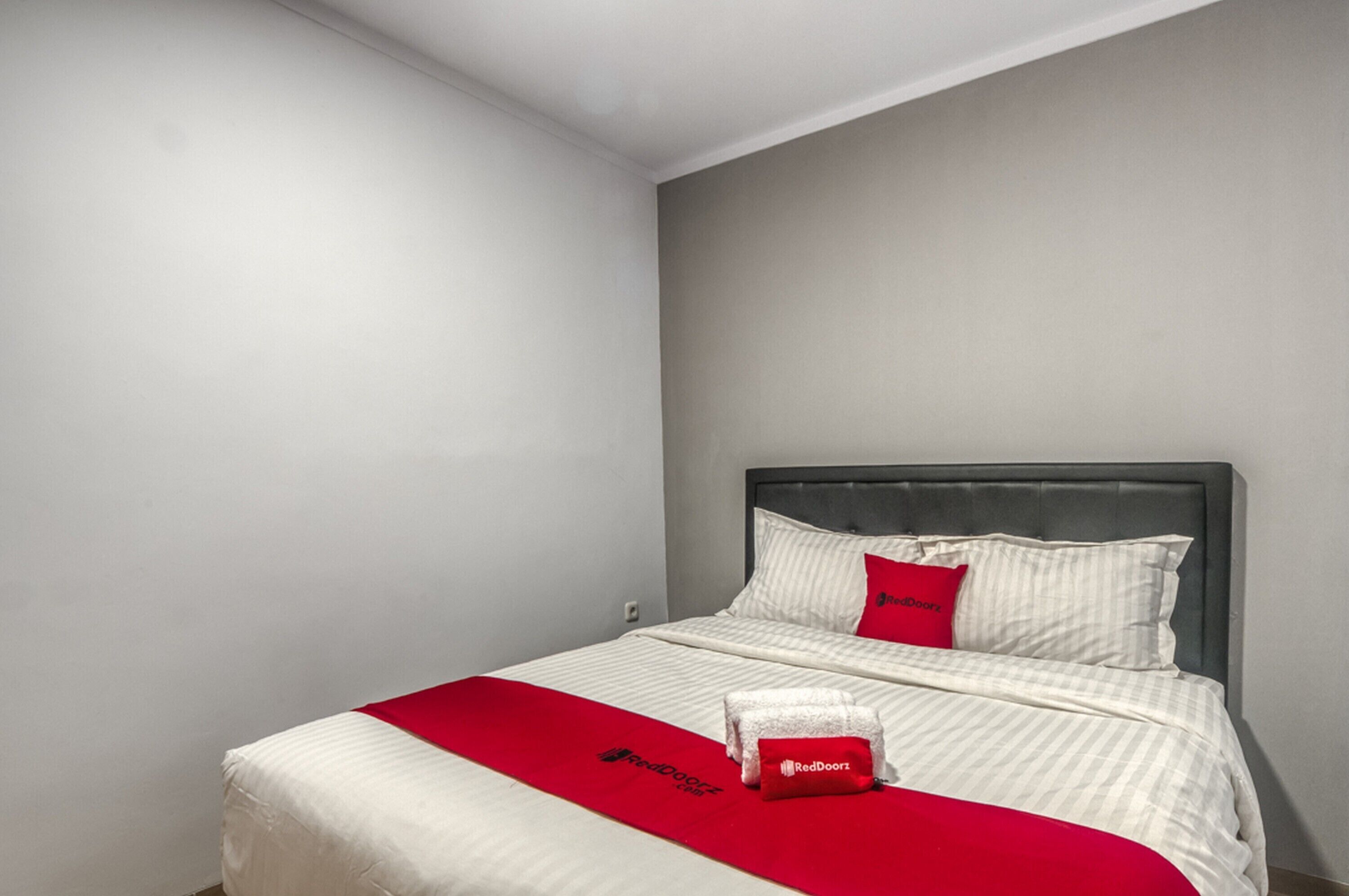 RedDoorz Plus @ Cideng Timur