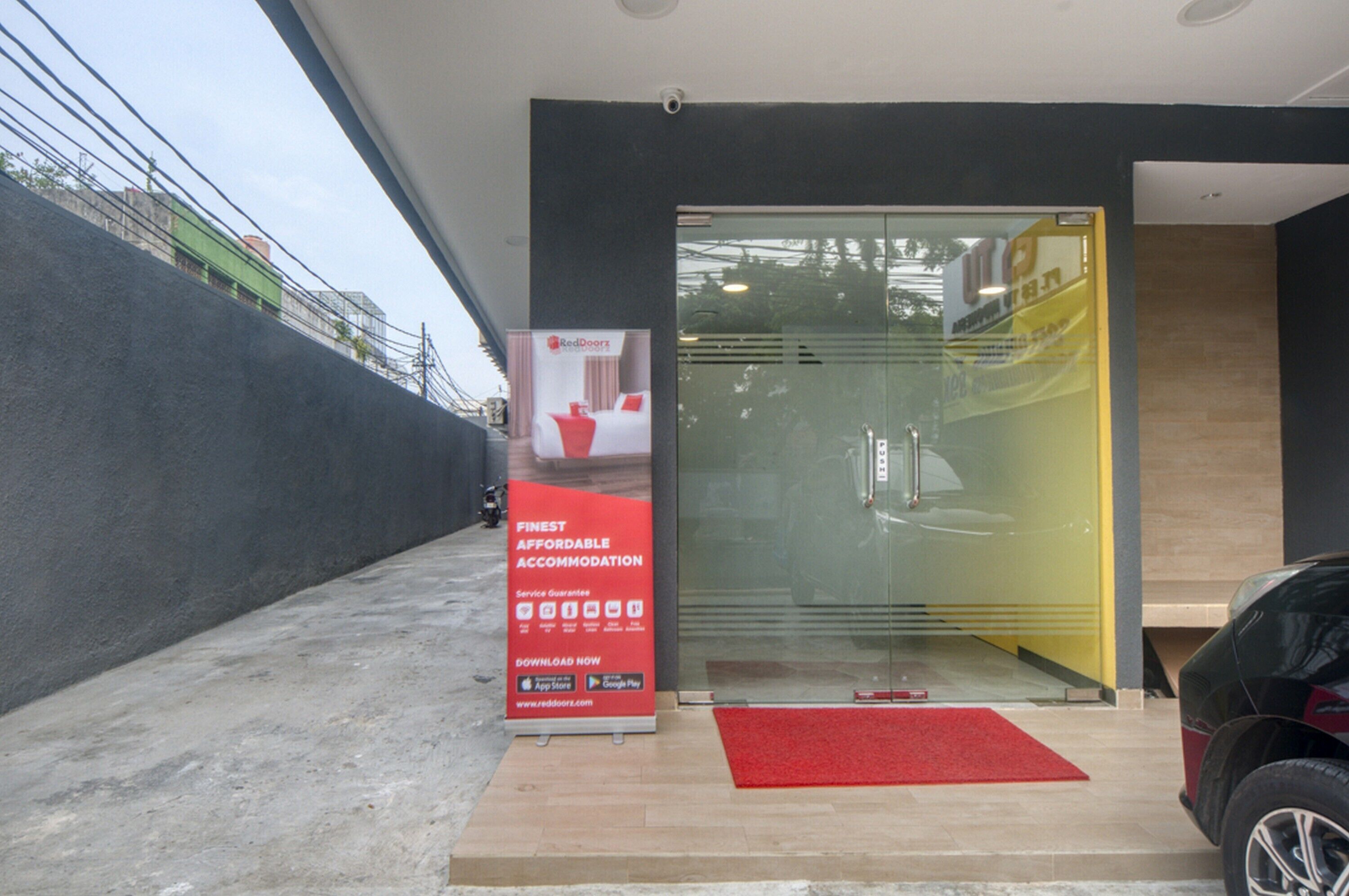 RedDoorz Plus @ Cideng Timur