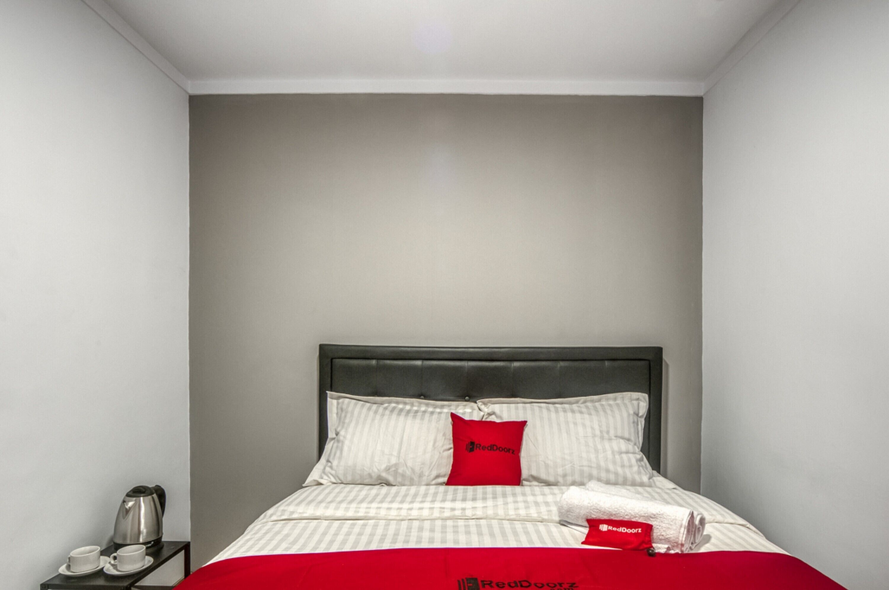 RedDoorz Plus @ Cideng Timur