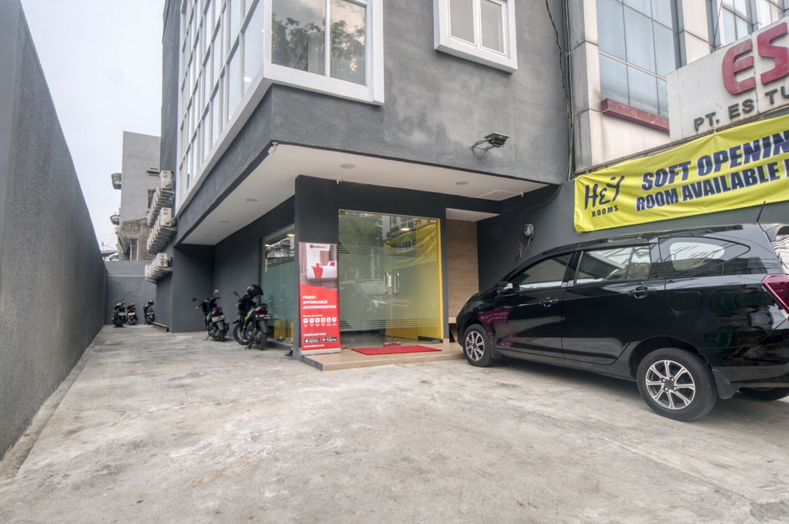 RedDoorz Plus @ Cideng Timur