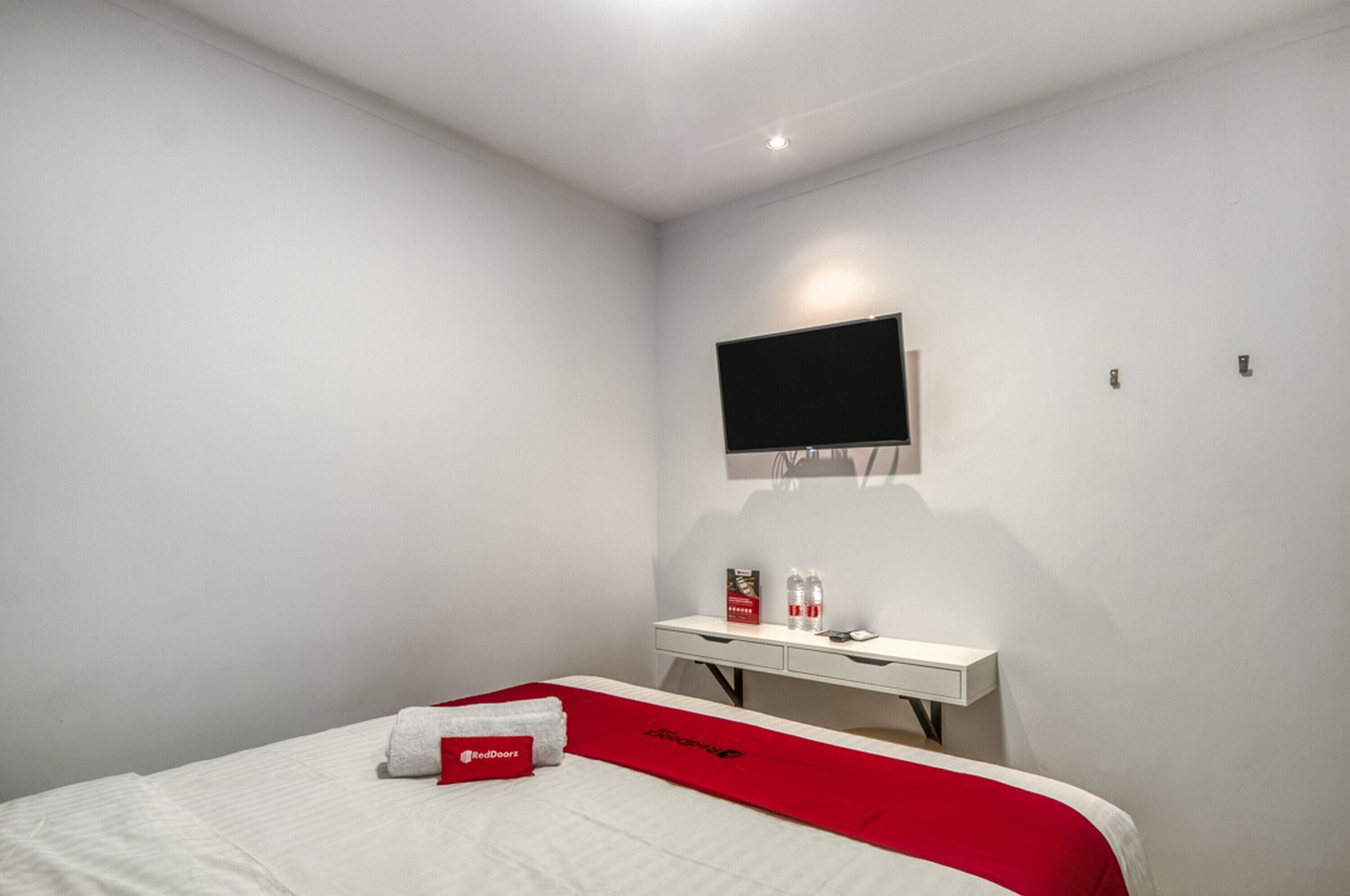 RedDoorz Plus @ Cideng Timur