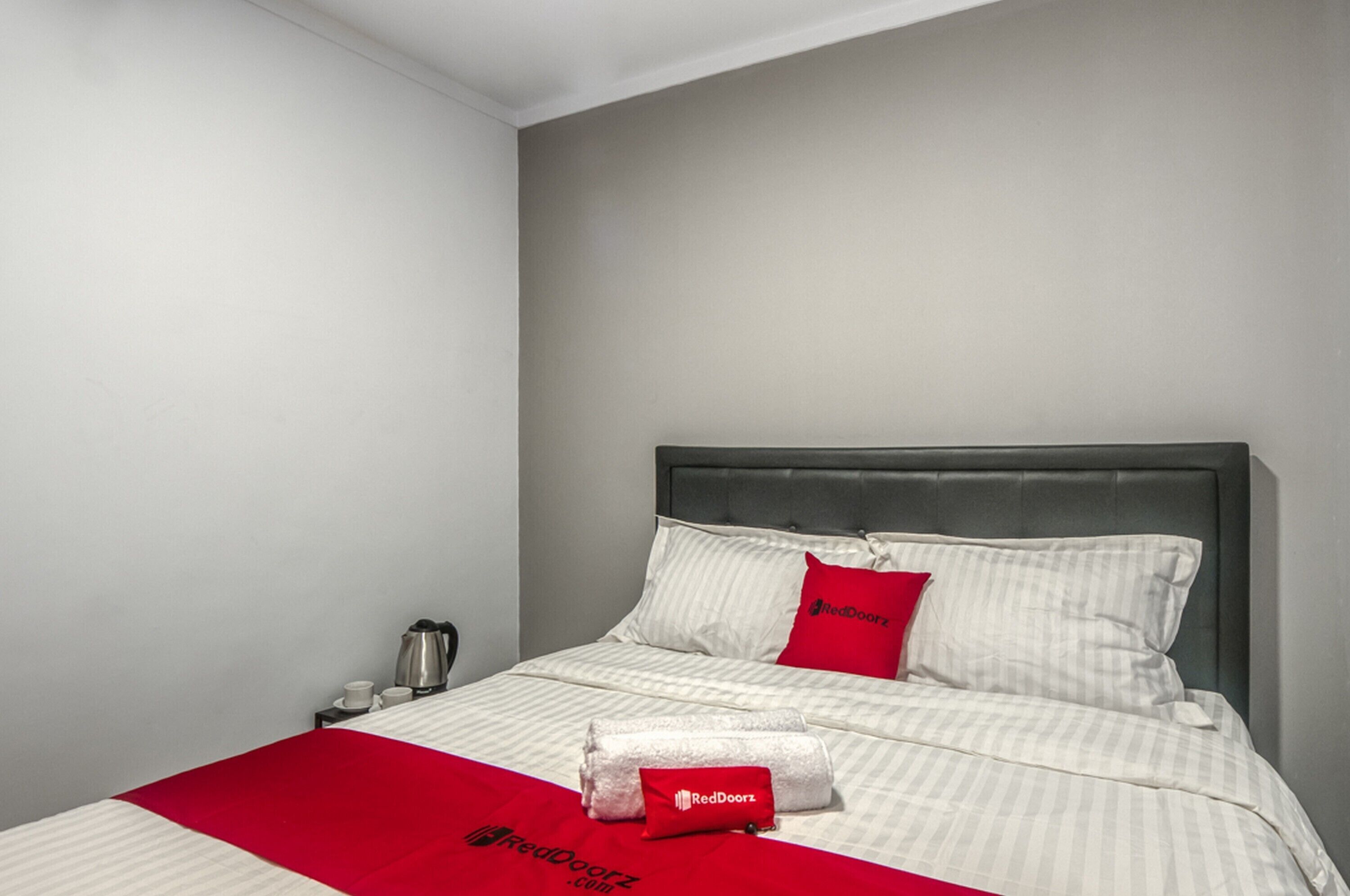 RedDoorz Plus @ Cideng Timur