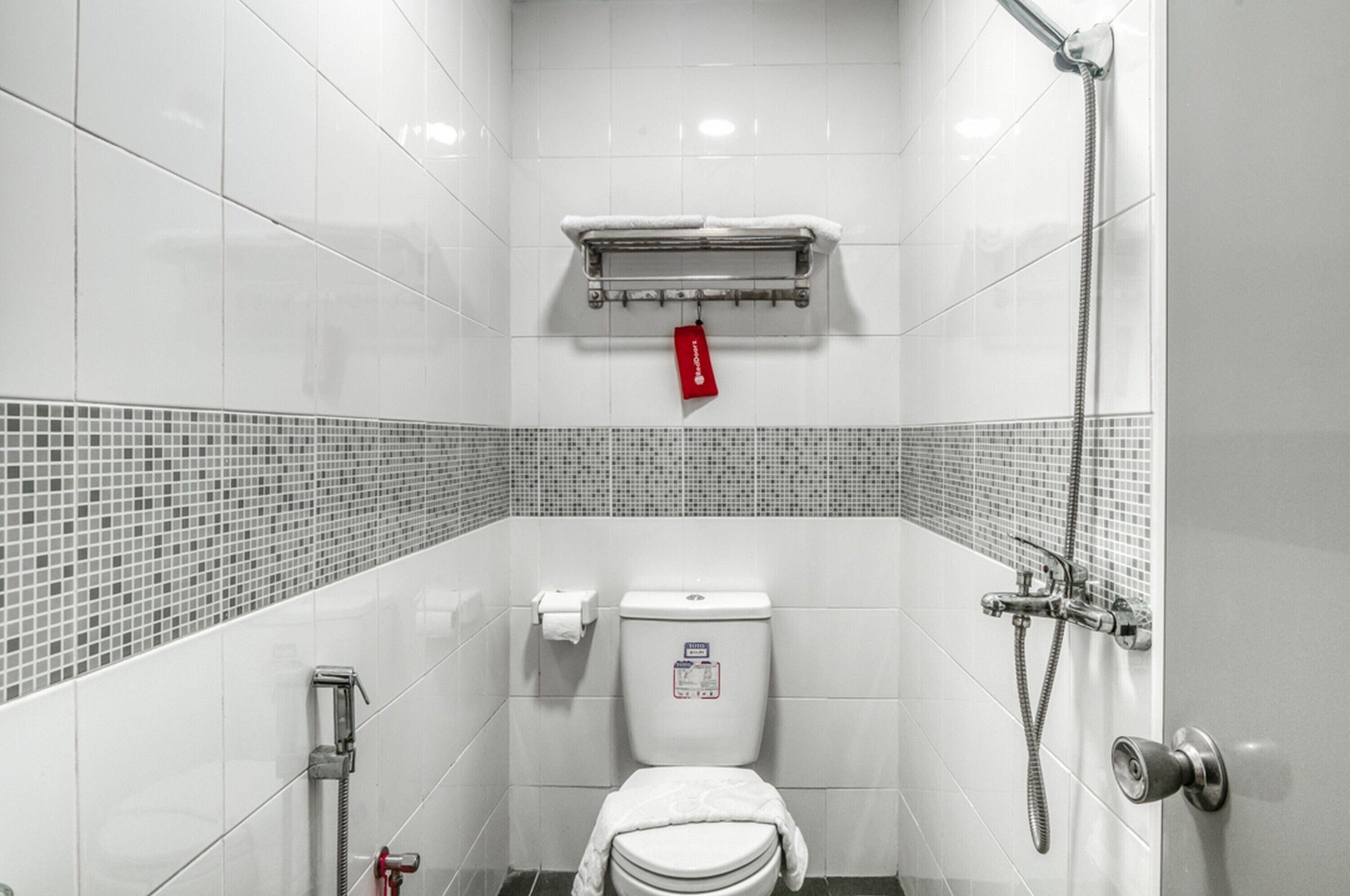 RedDoorz Plus @ Cideng Timur