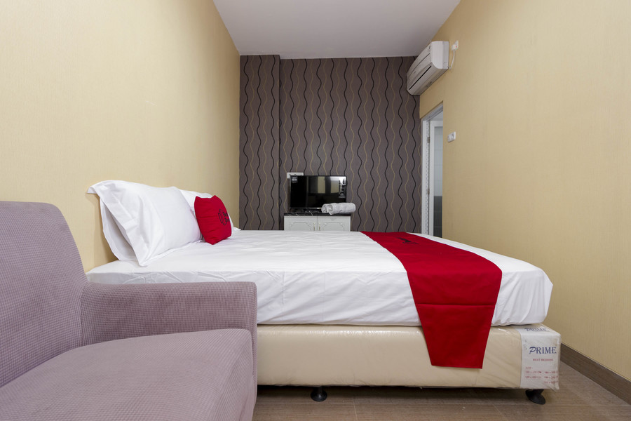 RedDoorz Plus @ Cipete Damai