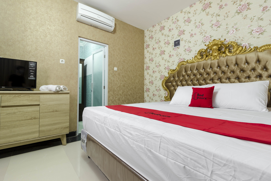 RedDoorz Plus @ Cipete Damai