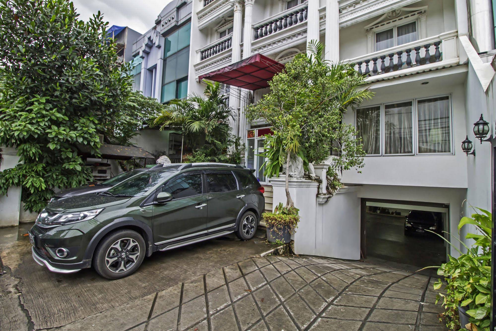 RedDoorz Plus @ Guntur Raya Setiabudi