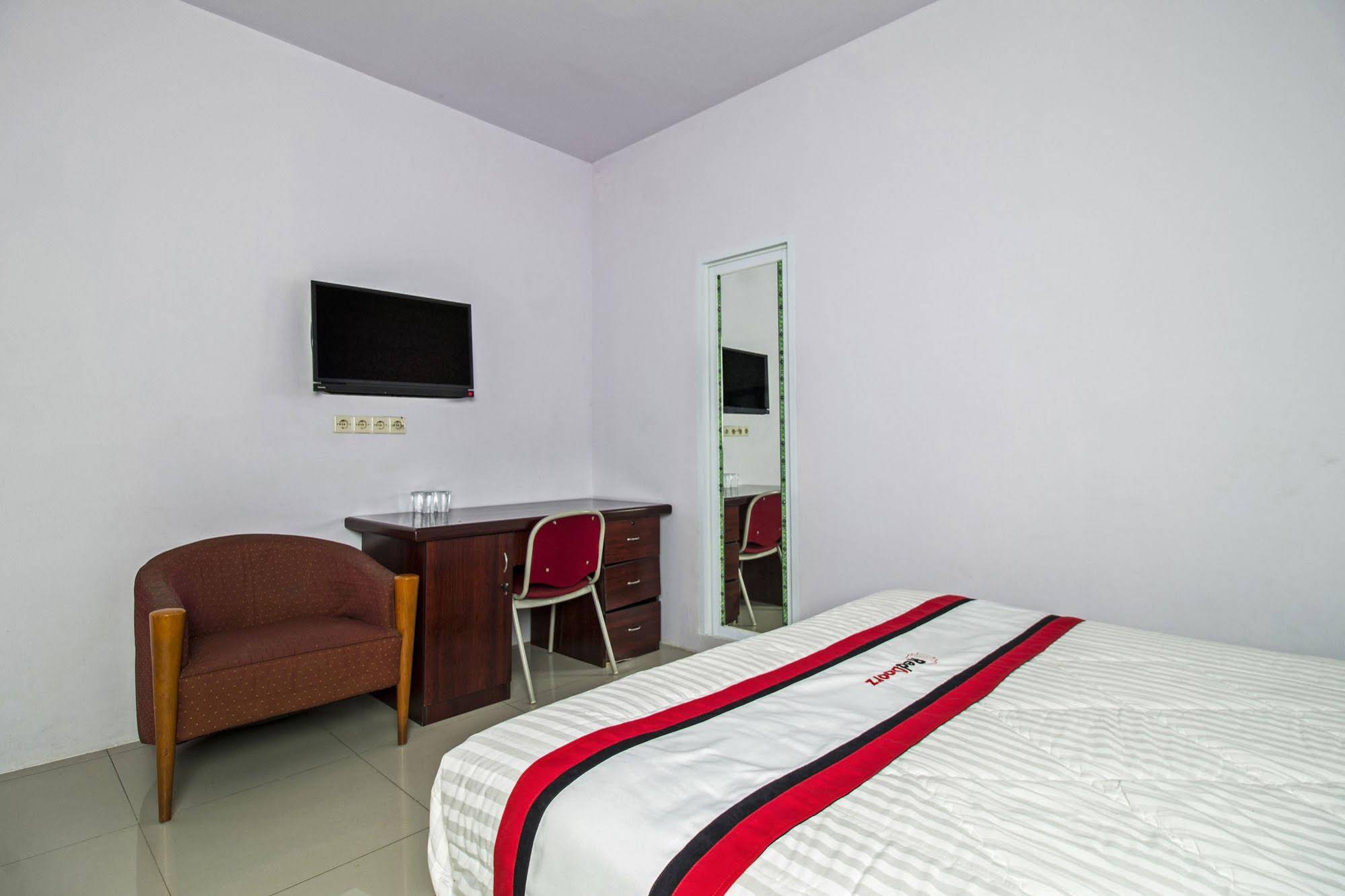 RedDoorz Plus @ Guntur Raya Setiabudi