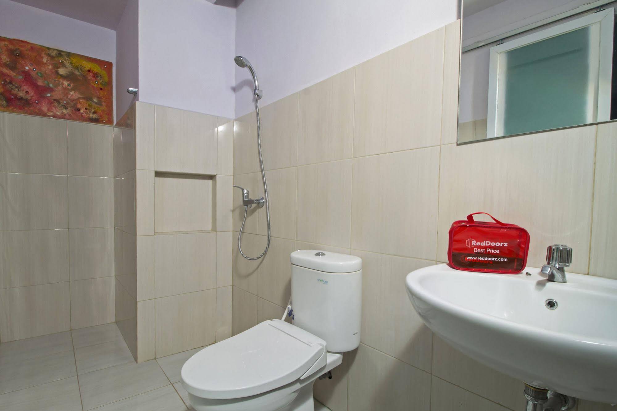 RedDoorz Plus @ Guntur Raya Setiabudi