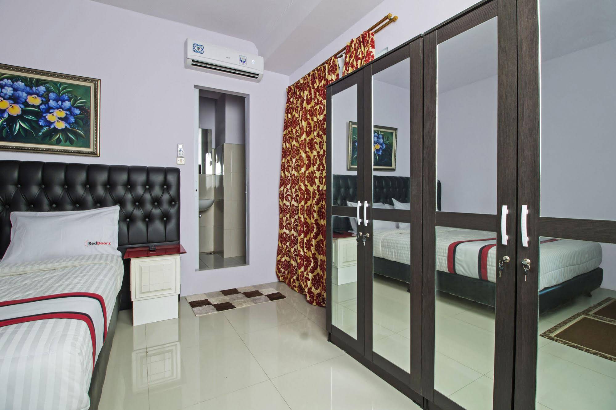 RedDoorz Plus @ Guntur Raya Setiabudi