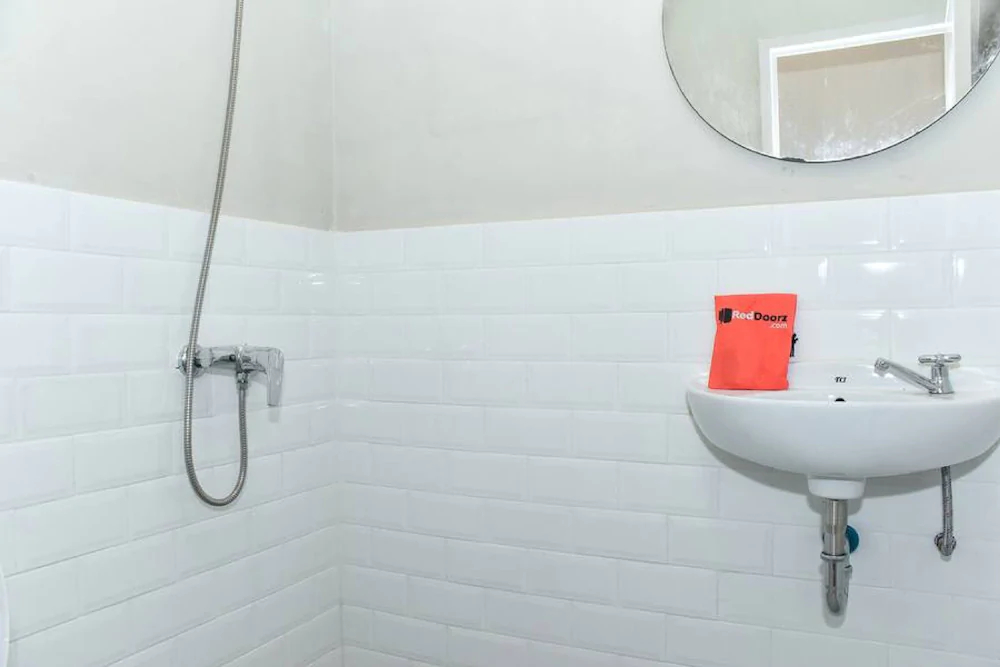 RedDoorz Plus @ Kemayoran