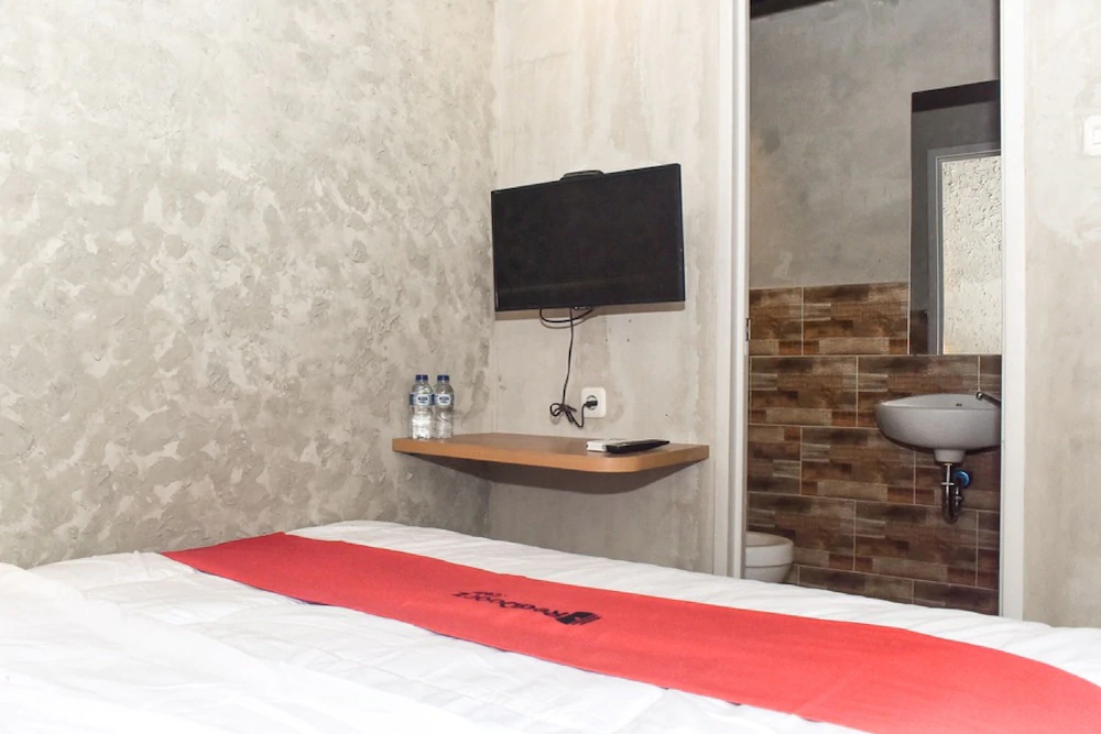 RedDoorz Plus @ Kemayoran