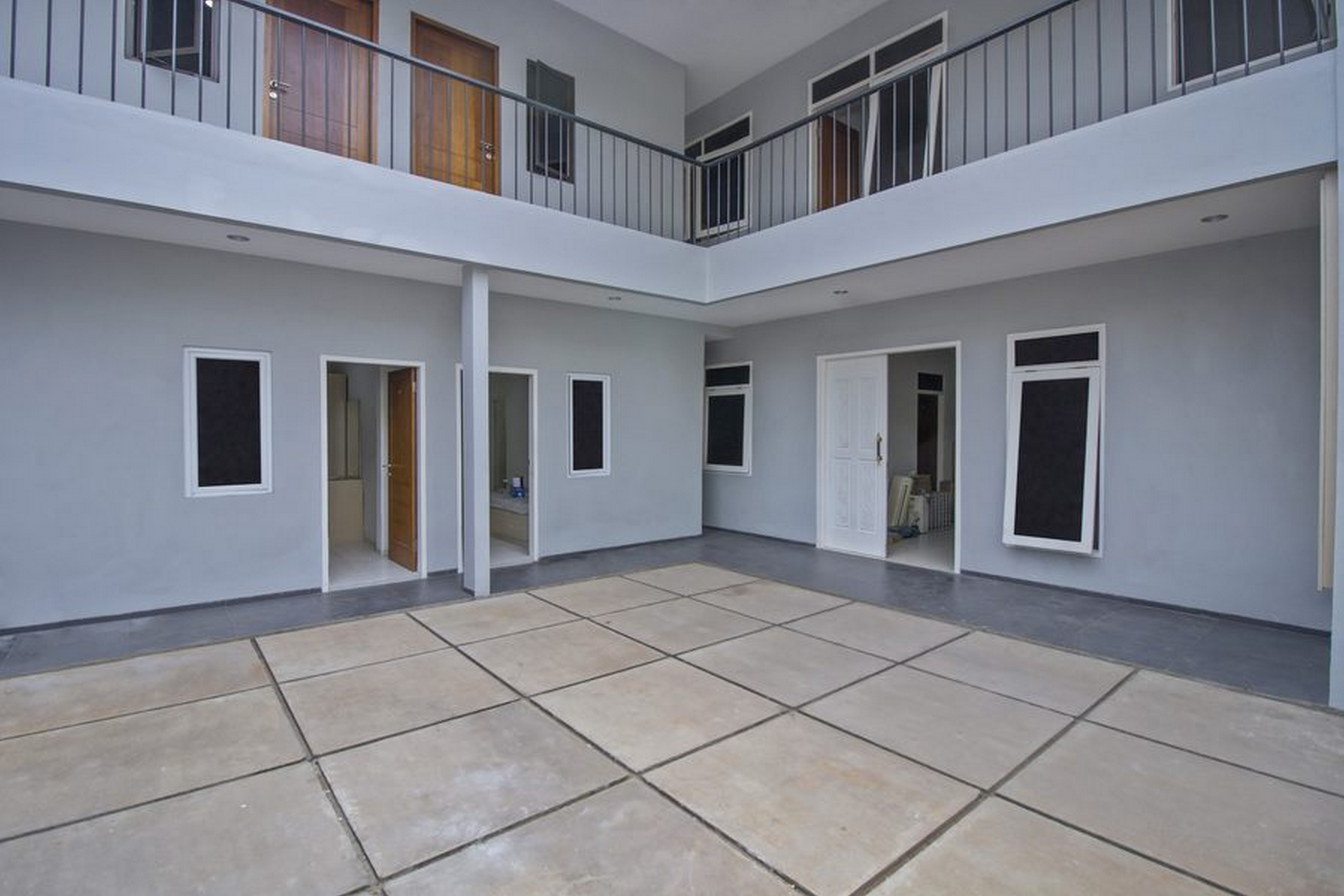 RedDoorz Plus @ Mas Mansyur