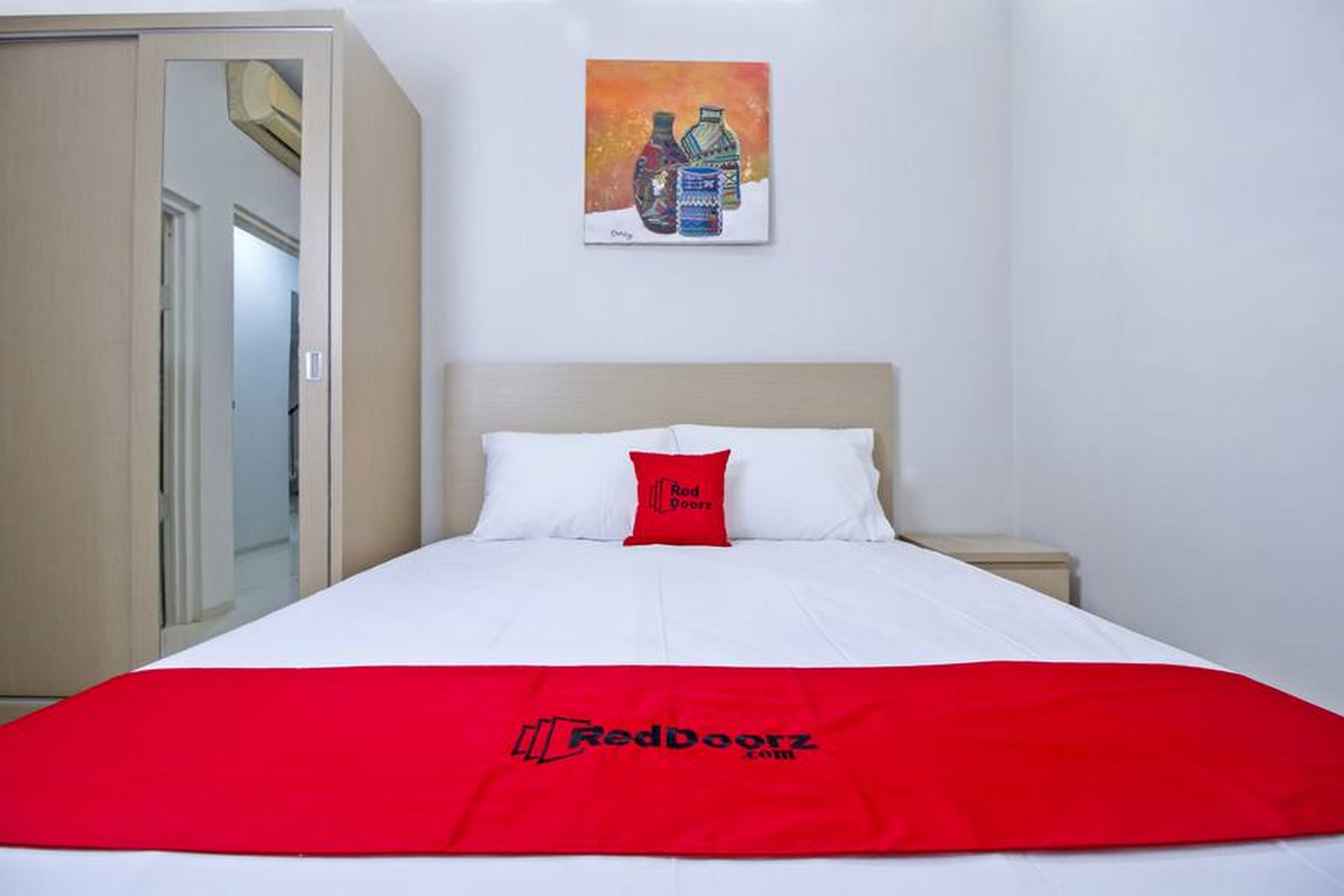 RedDoorz Plus @ Mas Mansyur