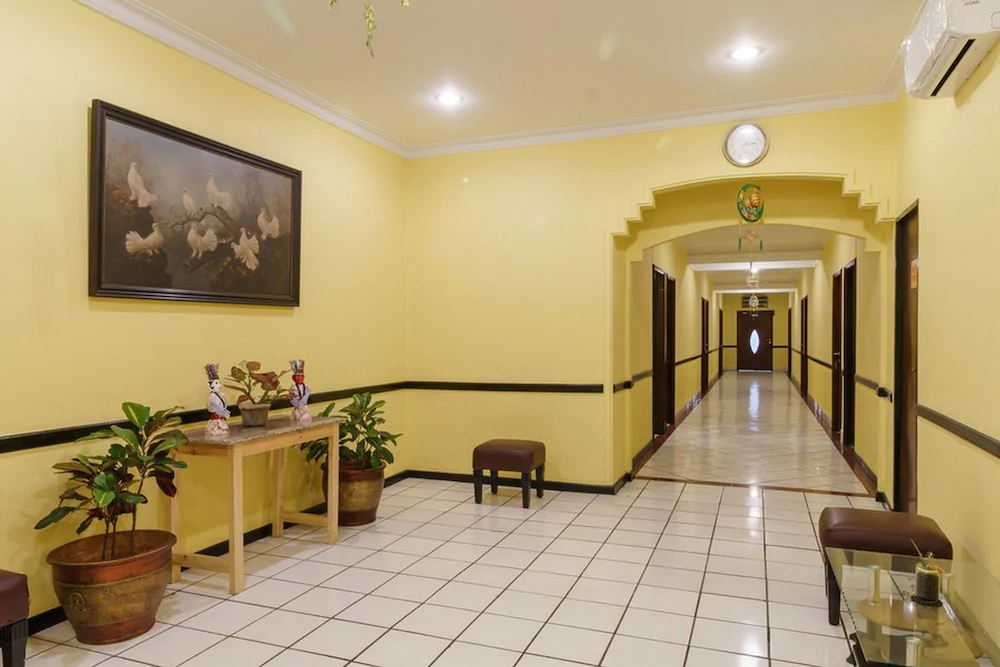 RedDoorz Plus Near Ancol