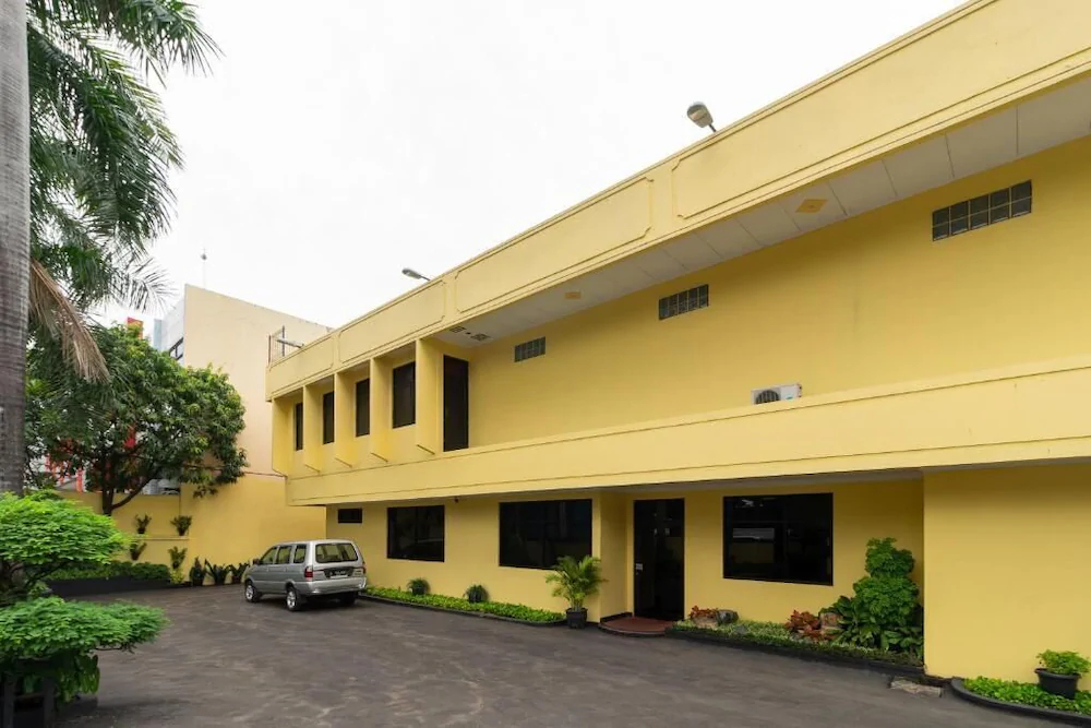 RedDoorz Plus Near Ancol