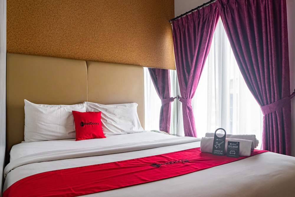 RedDoorz Plus Near Blok M Square