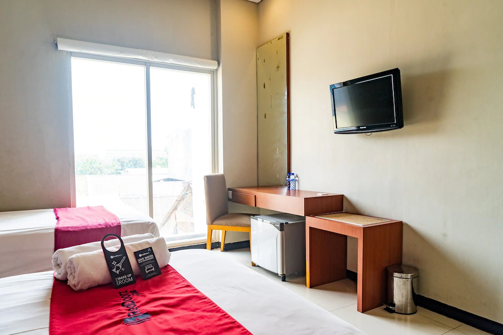 RedDoorz Plus Near Blok M Square