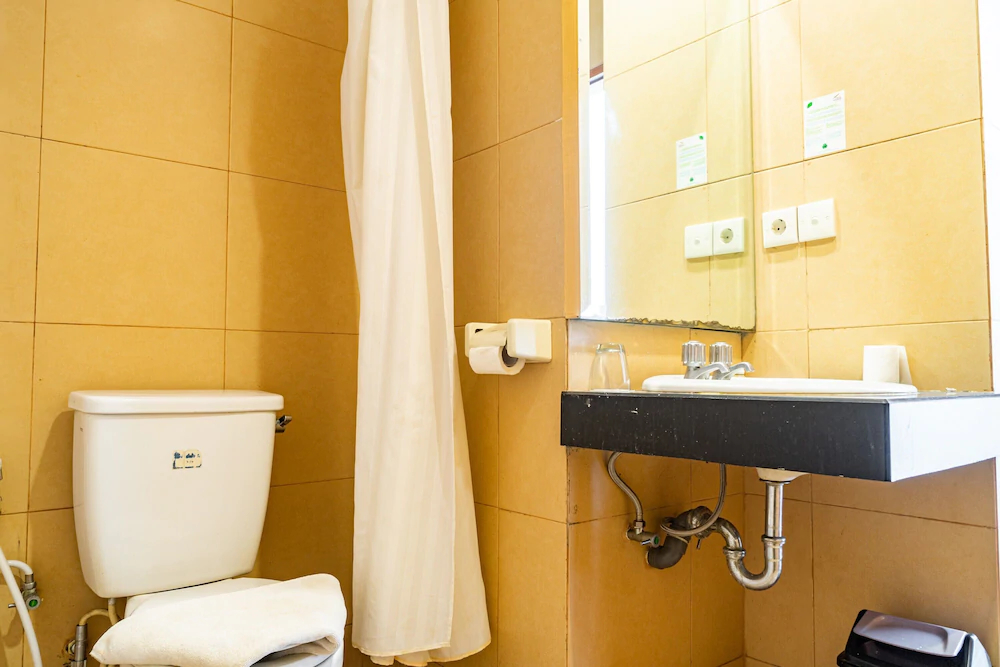 RedDoorz Plus Near Blok M Square