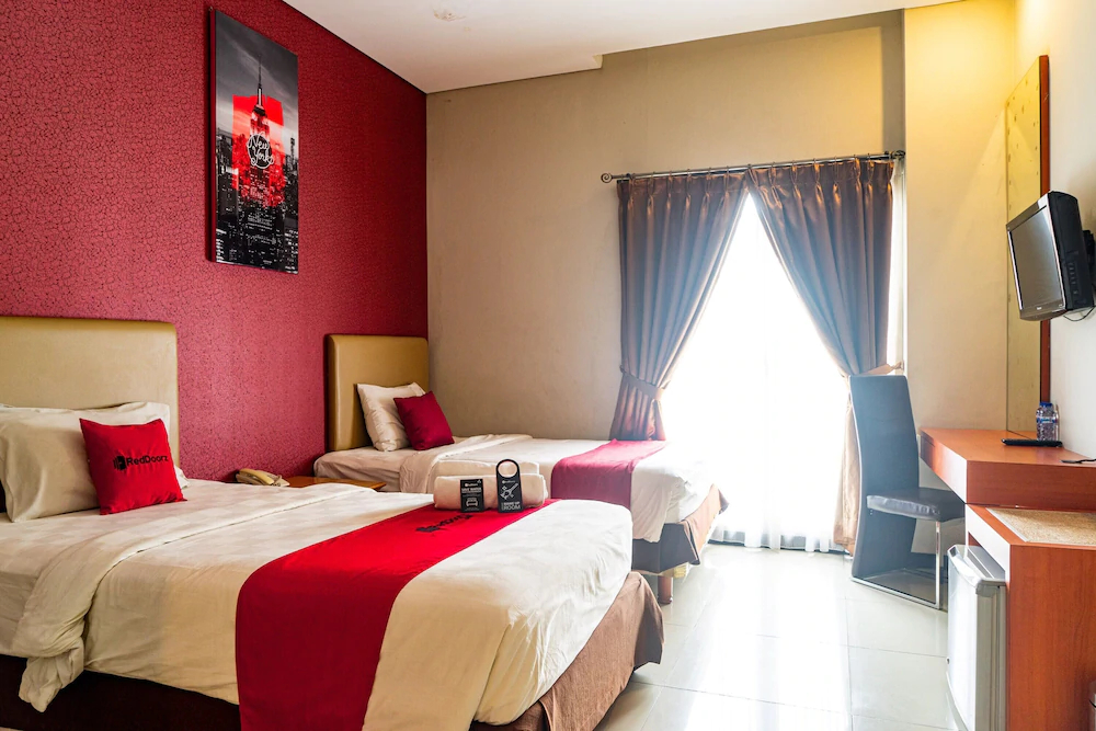RedDoorz Plus Near Blok M Square