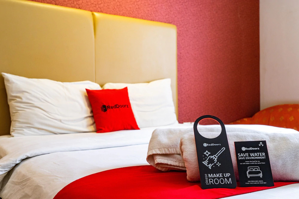 RedDoorz Plus Near Blok M Square