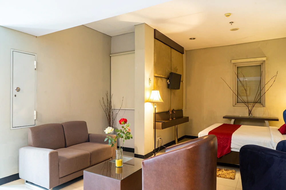 RedDoorz Plus Near Blok M Square