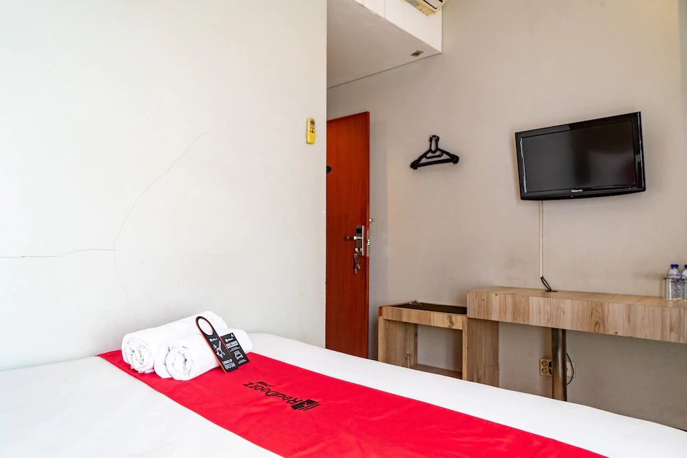 RedDoorz Plus Near Blok M Square