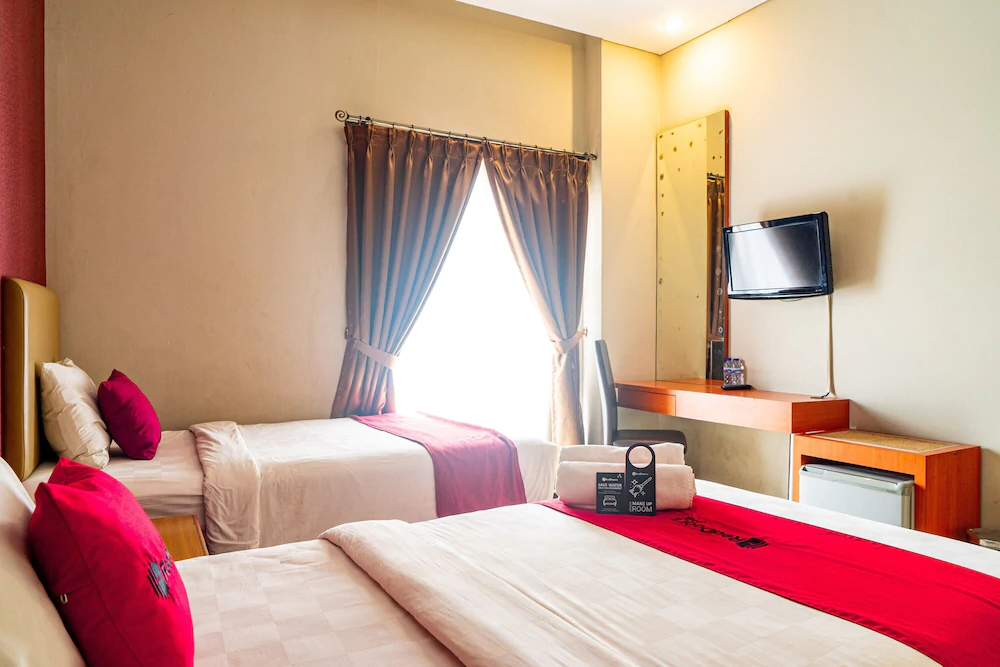 RedDoorz Plus Near Blok M Square