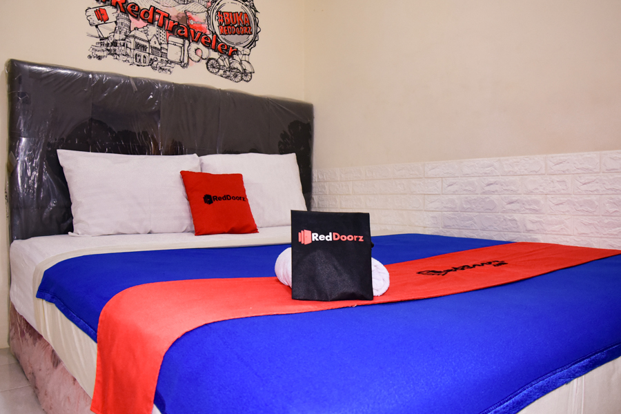 RedDoorz Plus near Ciputra World Kuningan 2