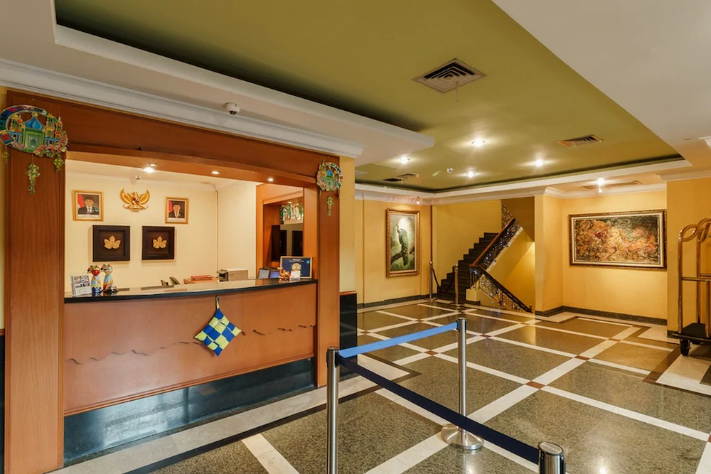 RedDoorz Plus Near Dunia Fantasi Ancol