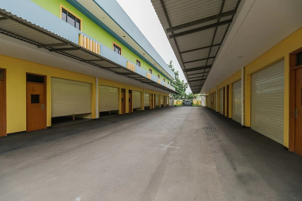 RedDoorz Plus Near Dunia Fantasi Ancol