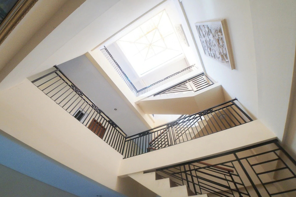 RedDoorz Plus Near Green Pramuka Square Mall